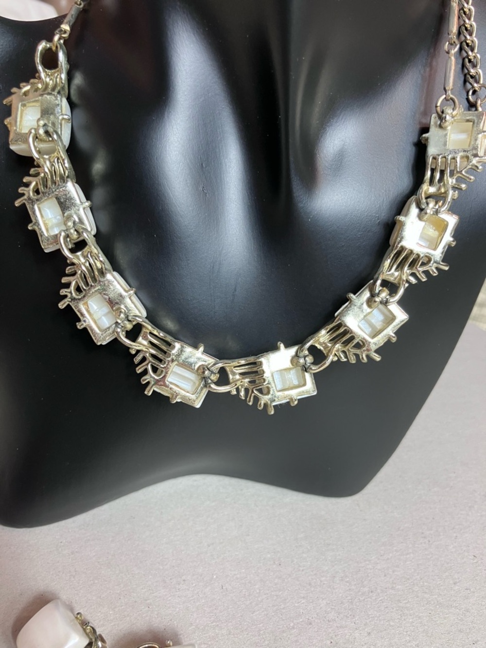 VTG Coro White iridescent Gold/ Silver tone Leaf Necklace & Earring Set - Picture 13 of 16